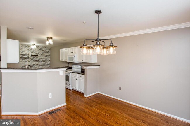 Building Photo - 207 Hampshire Dr