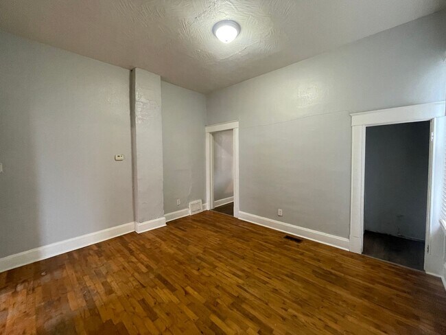 Foto del edificio - Large 2 bedroom 1 bath available now