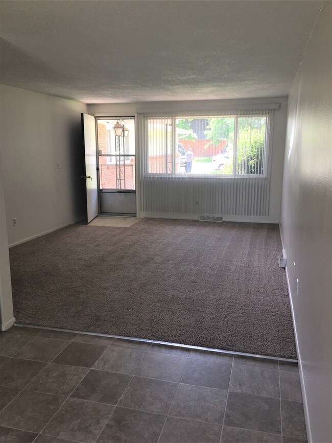 Foto del edificio - 1405 E 16th St