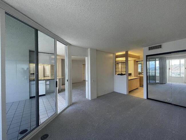 Foto del edificio - HNL PARK PLACE 2/2/2 PH, central A/C, W/D,...
