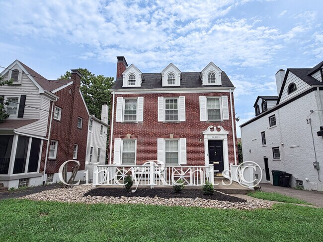 Foto del edificio - 3434 Ault View Ave