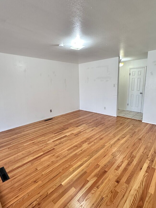 Foto del edificio - Move in Special 3 Bedroom 2 Bathroom with ...