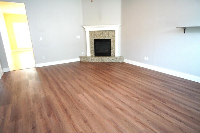 Building Photo - 2107 S Amy Ave