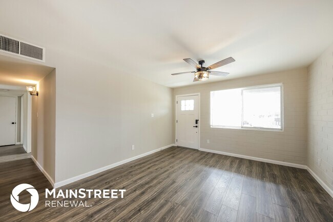 Foto del edificio - 1328 E Christy Dr