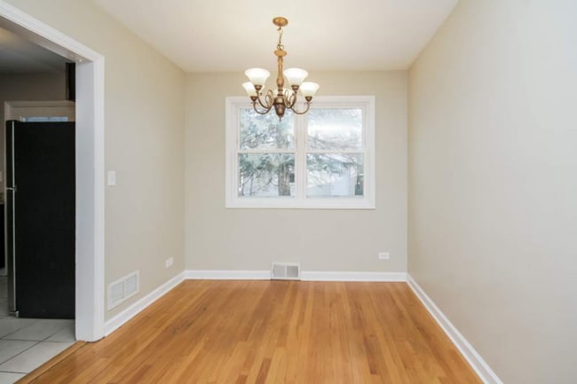 Building Photo - 5240 Lee St