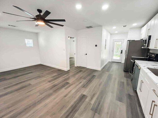 Foto del edificio - 1213 Pine Grove Ave NE
