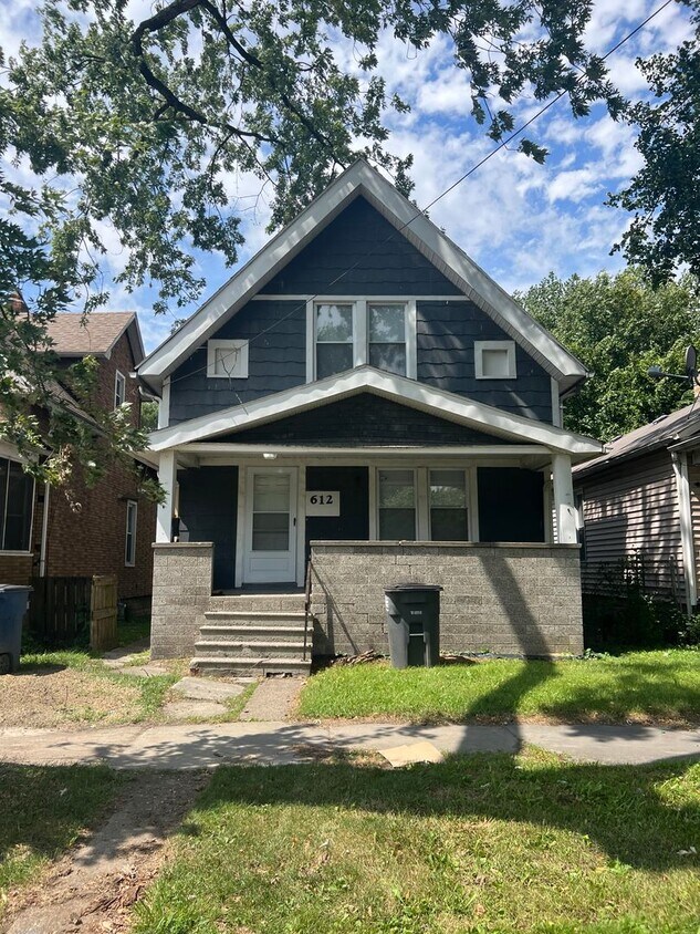 Primary Photo - 3 Bedroom House - South Toledo
