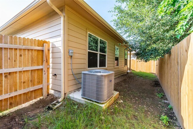 Building Photo - 185 Cibolo Creek Dr