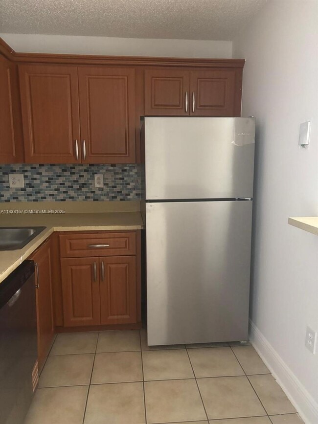 Foto del edificio - 7110 NW 179th St