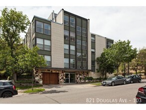 Building Photo - 821 Douglas Ave