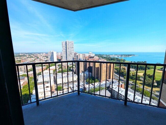 Foto del edificio - 3660 N Lake Shore Dr