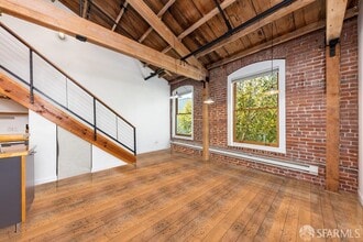 Building Photo - 720 York St