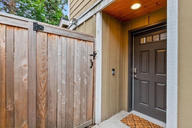 Building Photo - 3bd/2.5ba Seattle House