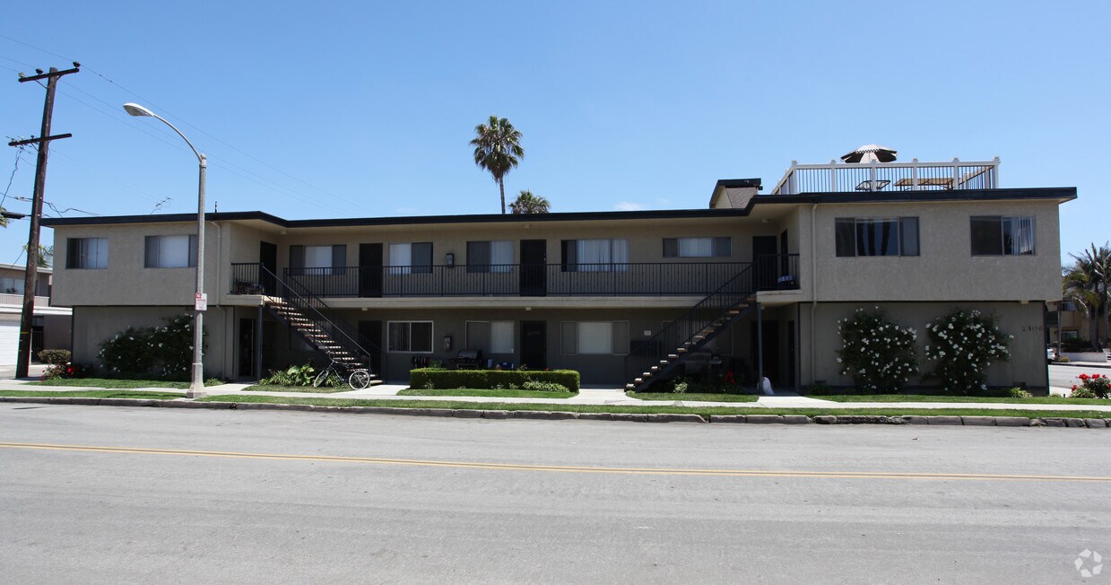 Foto del edificio - The Walnut Avenue Apartments