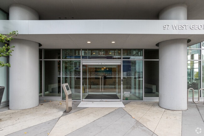 Residential Entrance - Aquilini Centre West