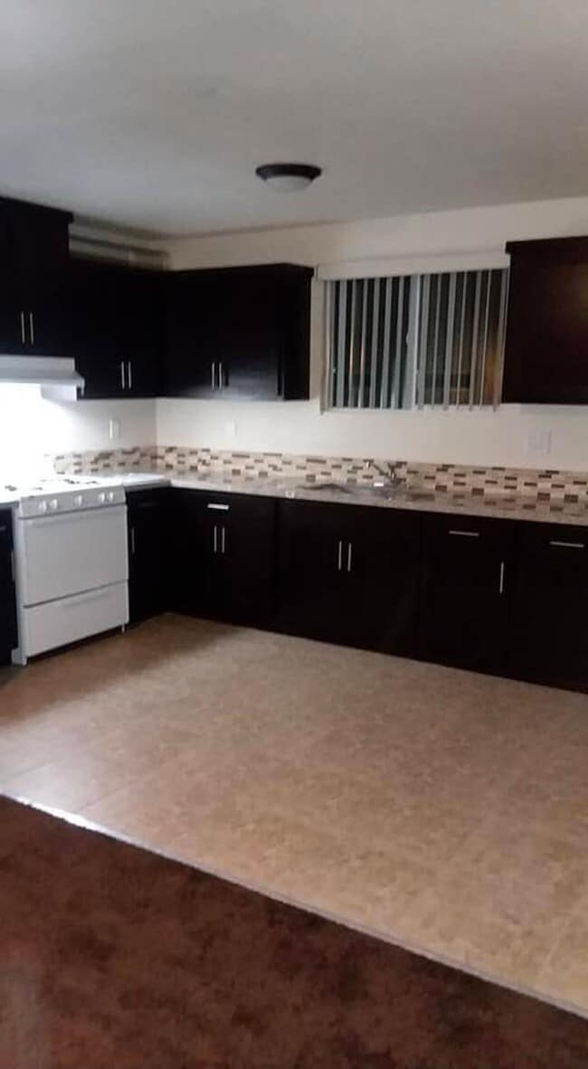 Photo - 639 W 95th St House