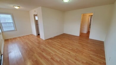 Building Photo - 102 S Palo Duro St