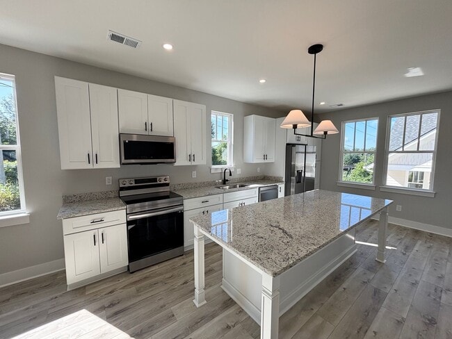 Building Photo - 2703 Clark St