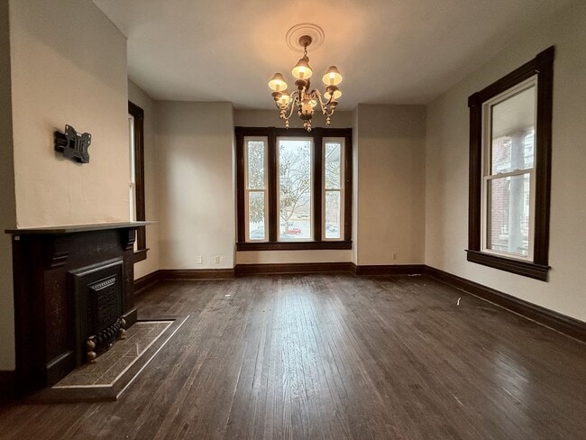 Building Photo - Very Spacious 2 Bed 2.5 Bath Home!