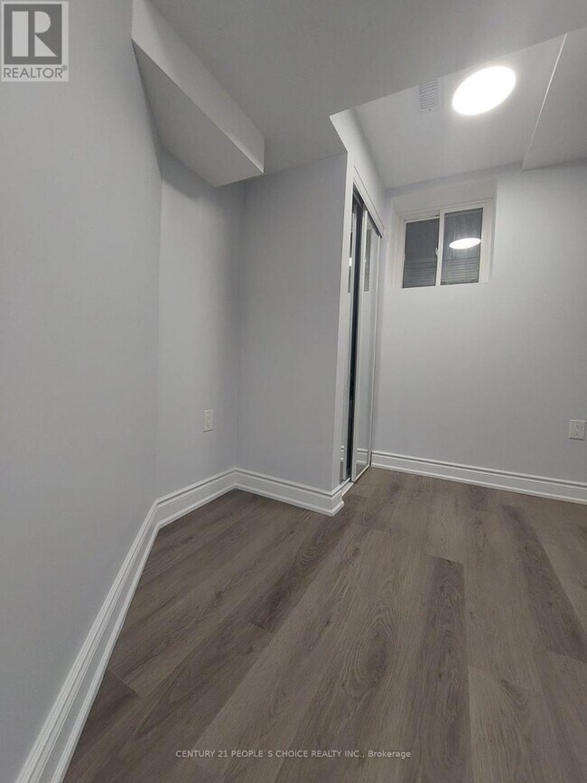 Photo du bâtiment - 1271 Prestonwood Crescent