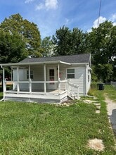 Building Photo - 2700 E Memorial Dr