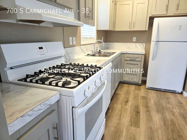 Building Photo - 700 S Carmichael Ave