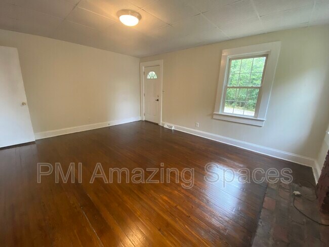 Building Photo - 1609 Russell Courtney Rd