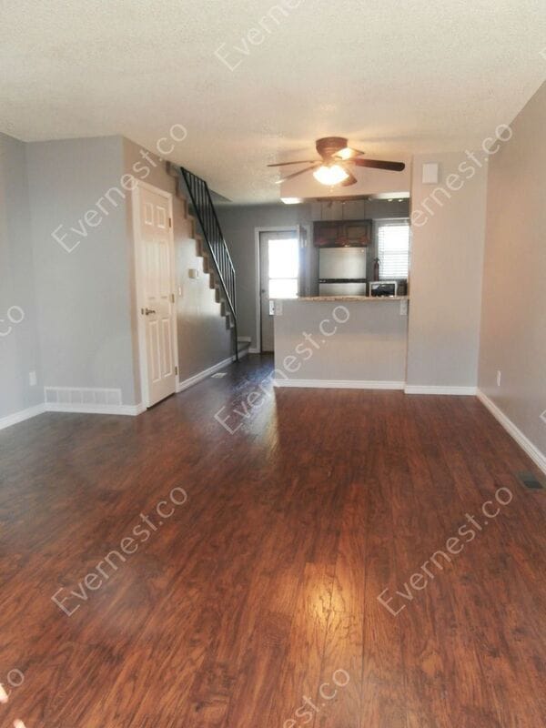 Building Photo - 3619 Queen Anne Way