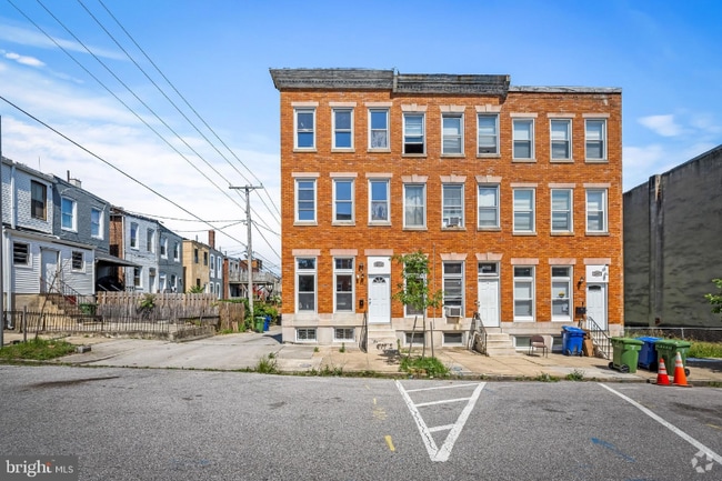 Building Photo - 2011 Boone St