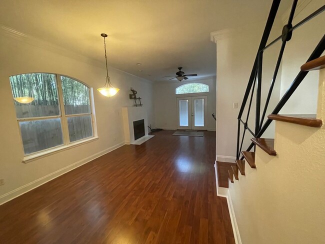 Building Photo - 264 W Robert E Lee Blvd