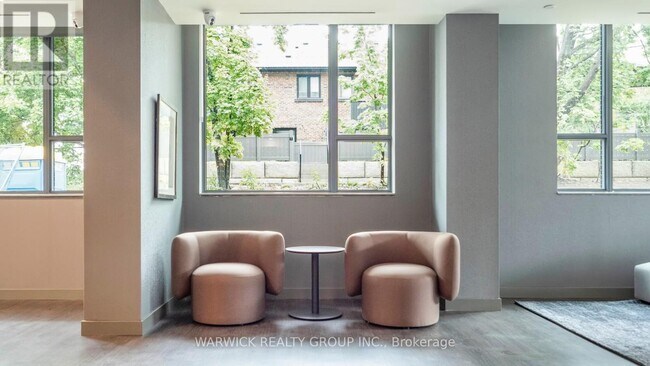 Photo du bâtiment - 4365 Bloor St W