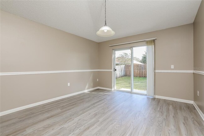 Building Photo - 977 Vanderbilt Dr