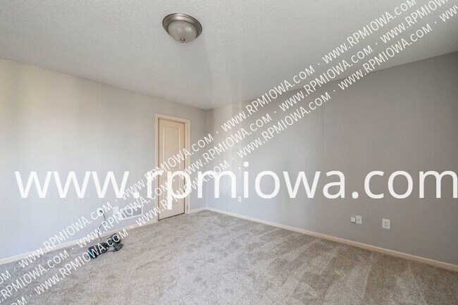 Foto del edificio - Johnston Townhome! 3 Bedroom, 2.5 Bathroom...