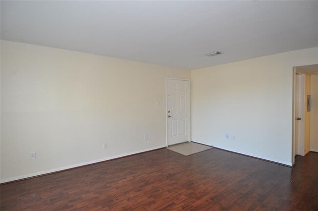 Building Photo - 2626 Holly Hall St