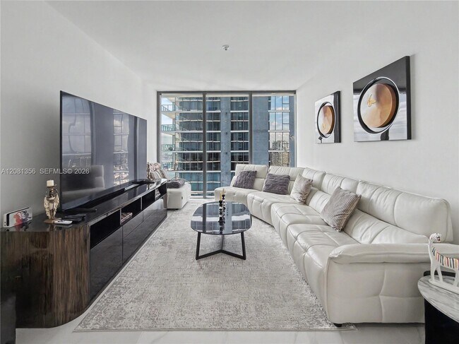 Foto del edificio - 700 NE 24th St