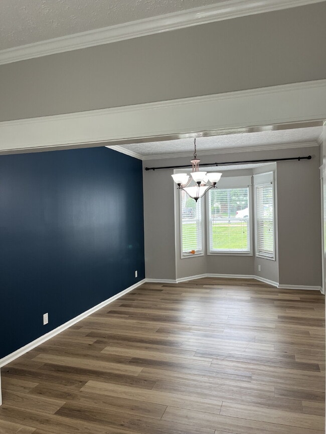 Building Photo - "Charming Franklin Retreat: 3-Bedroom Have...