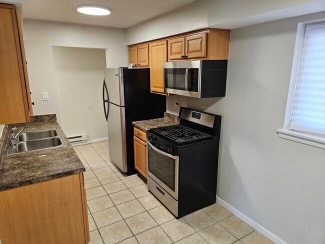 Building Photo - 1815 White Chapel Dr