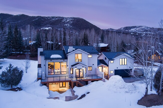 Foto del edificio - 888 Horse Ranch Dr