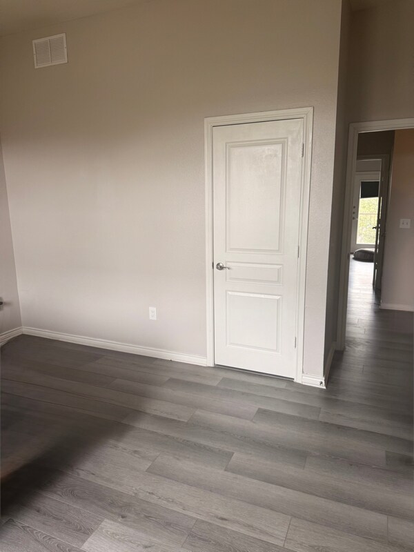 Foto del edificio - 528 Refugio St