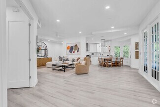 Building Photo - 161 Colonade Cir