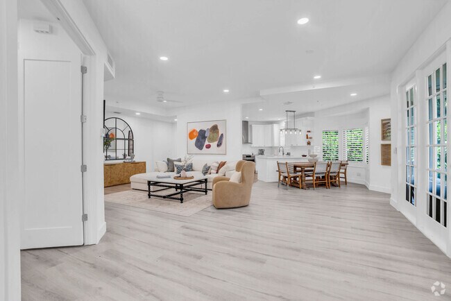 Building Photo - 161 Colonade Cir