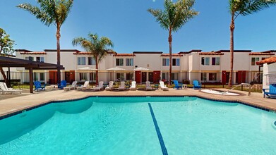 Building Photo - Huntington Vista