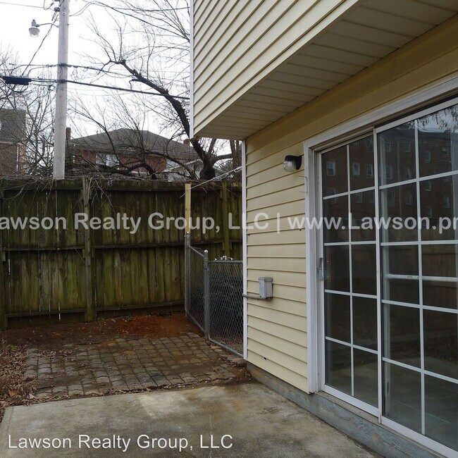 Building Photo - 725 25th St SW