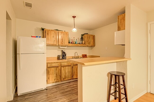 Building Photo - Tumblin Creek D-22