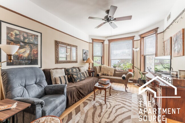 Building Photo - 3270 W Wrightwood Ave
