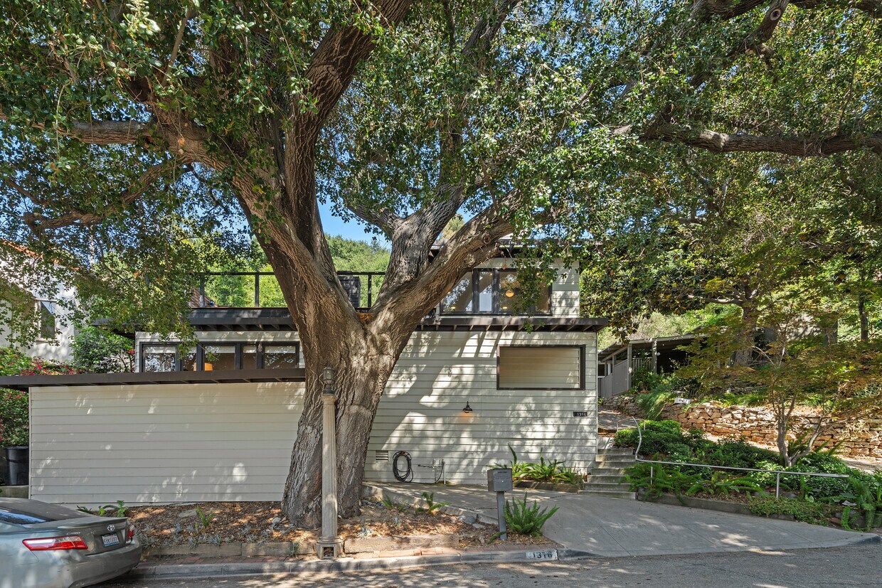 Primary Photo - 1316 Gates Pl