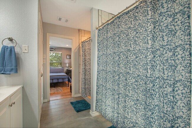 Foto del edificio - 958 E Allen Ave