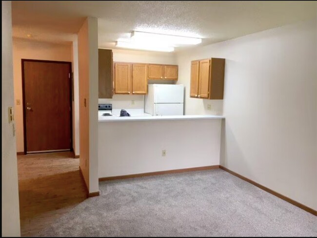 Building Photo - 745 Streeter Dr