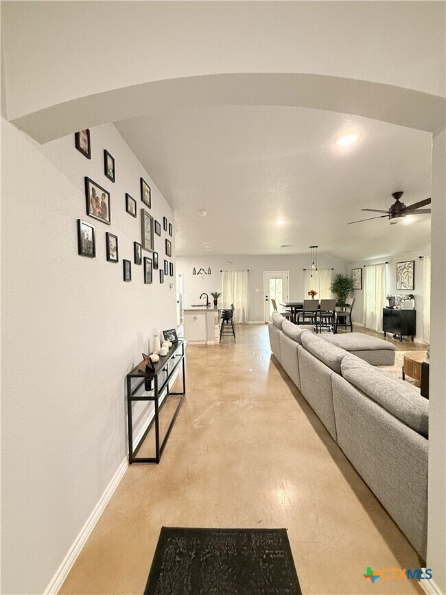 Building Photo - 741 Freedom Cir