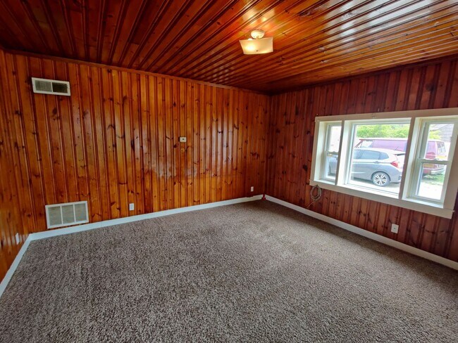 Foto del edificio - 402 E Walnut St